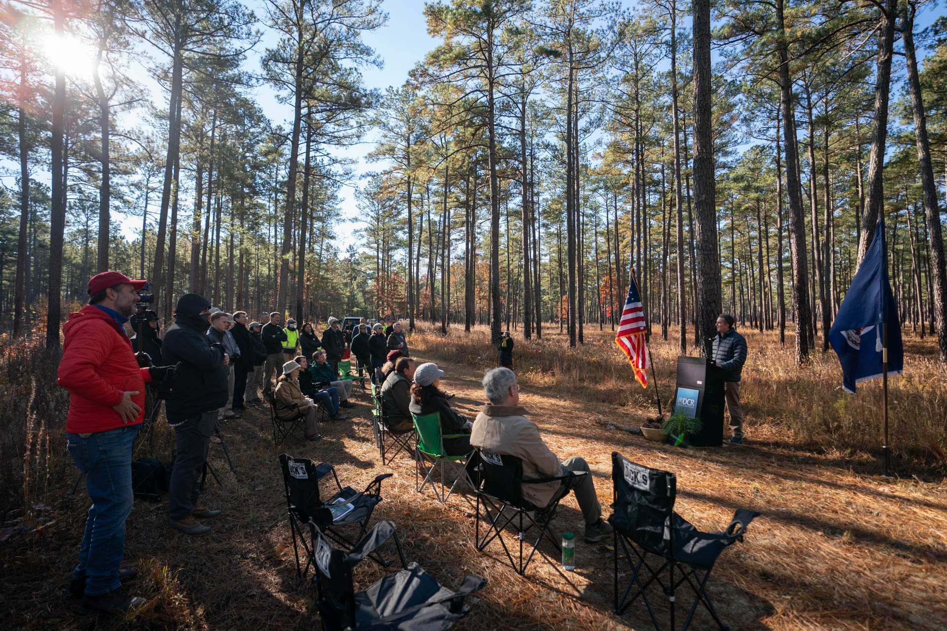 諾瑟姆州長於 11 月23 、 2021在 Piney Grove Flatwoods 落成典禮上發表講話