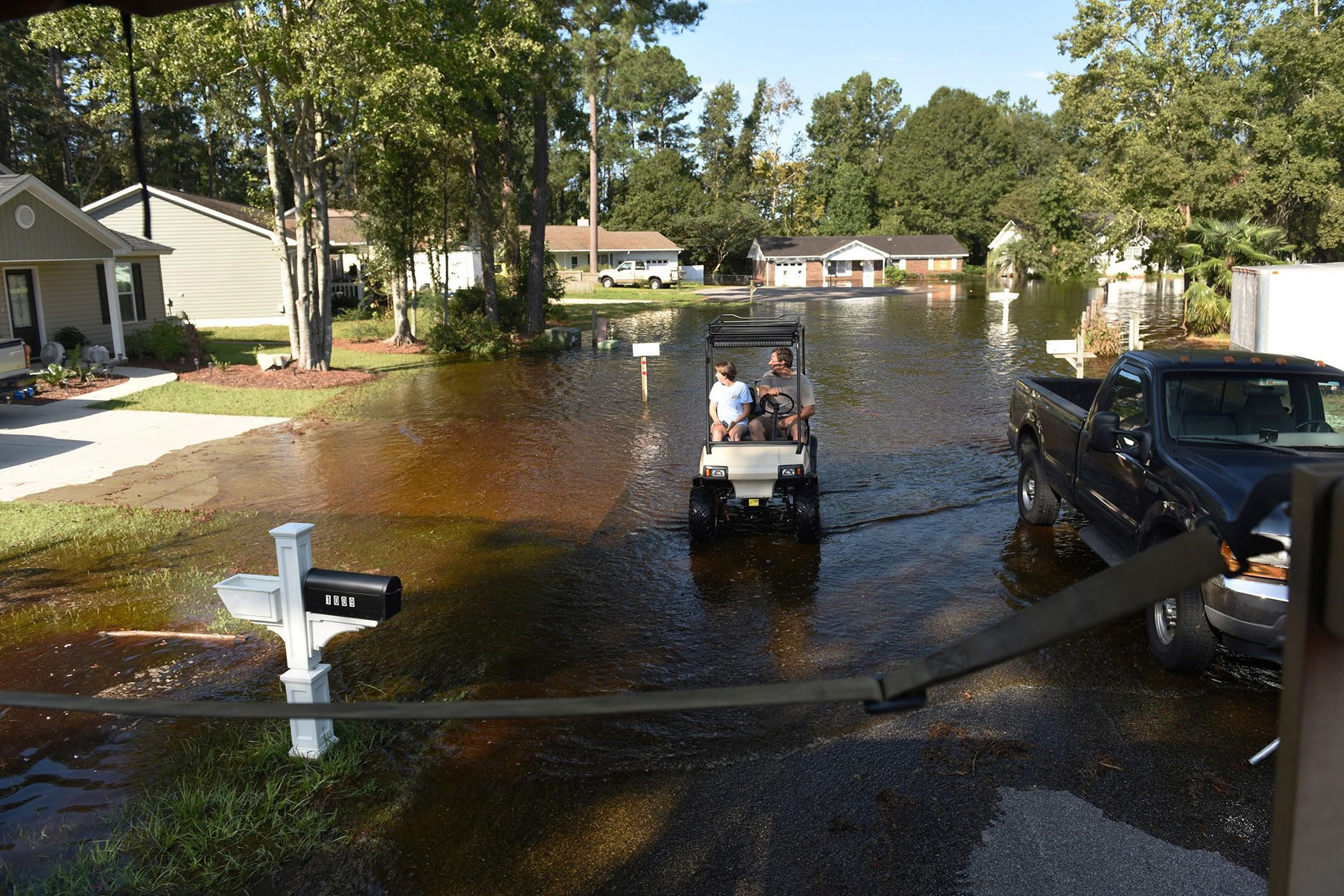 即使是幾英寸的水也可能對您的家造成重大損害。提前採取預防措施，防止暴風雨時出水。 