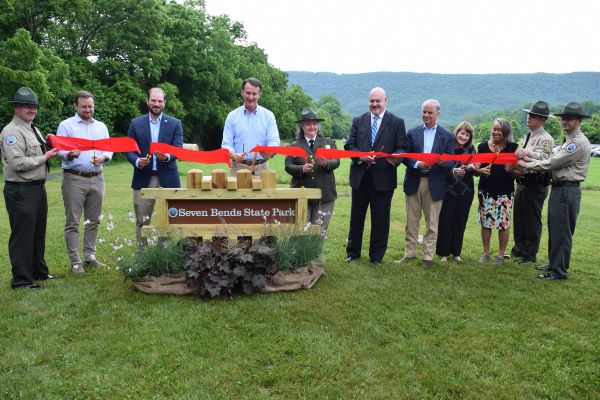 七彎州立公園奉獻