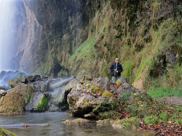 噴霧懸崖的照片