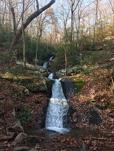 杜塔州立公園的藍吸瀑布步道 杜塔州立公園的藍吸瀑布步道
