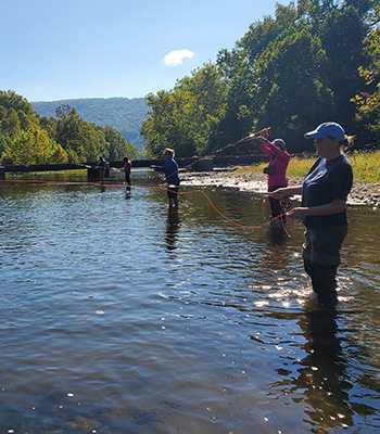 在州立公園釣魚